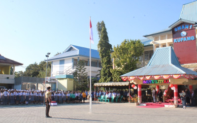 Upacara Memperingati HUT ke 79 Republik Indonesia di Tingkat SMAN 1 Kupang